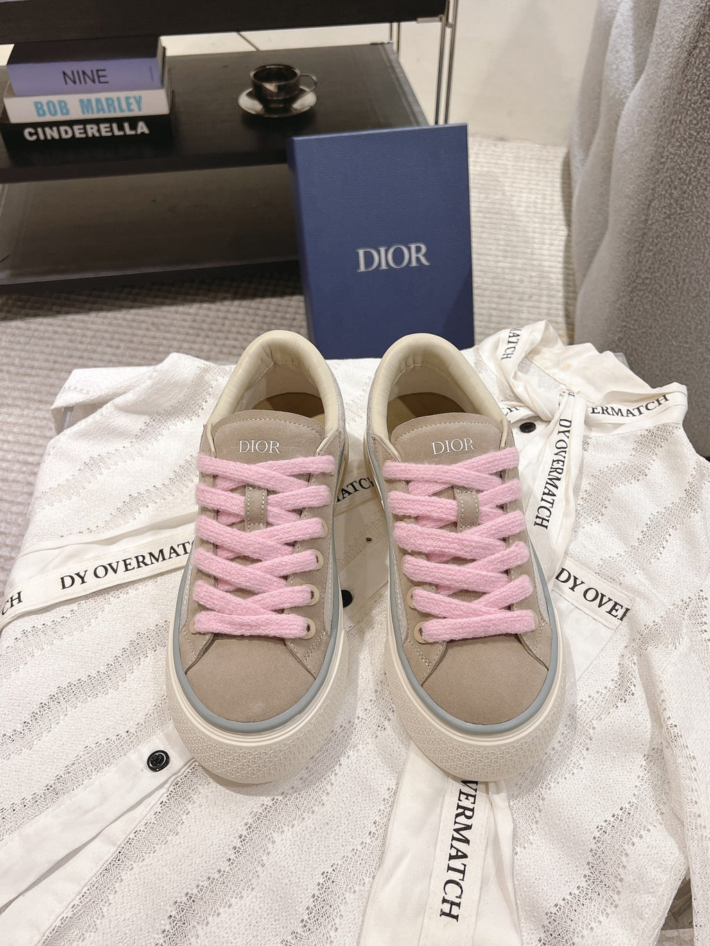 Low-top sneakers with pink laces and beige canvas, white rubber sole, DIOR logo details