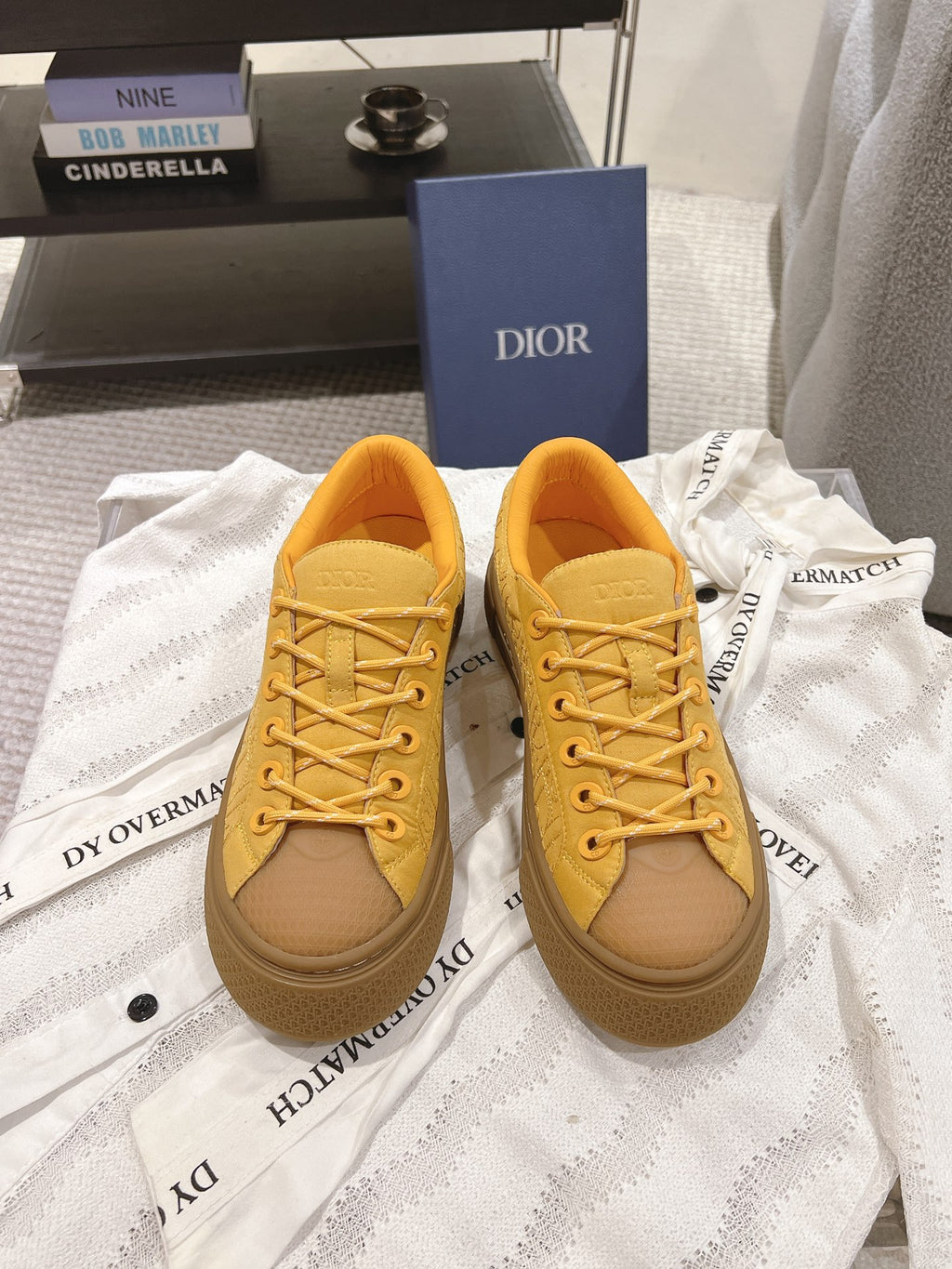 Yellow low-top unisex sneakers with lace-up closure and rubber sole