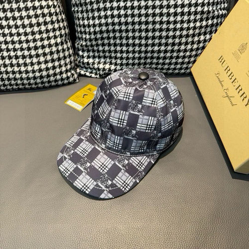 Burberry checkered cap with front panel and curved brim, black and white plaid pattern.