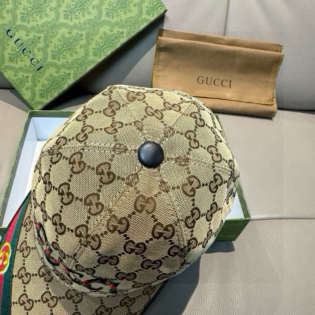 Gucci GG baseball cap, beige canvas with center snap button and multicolor Web edge