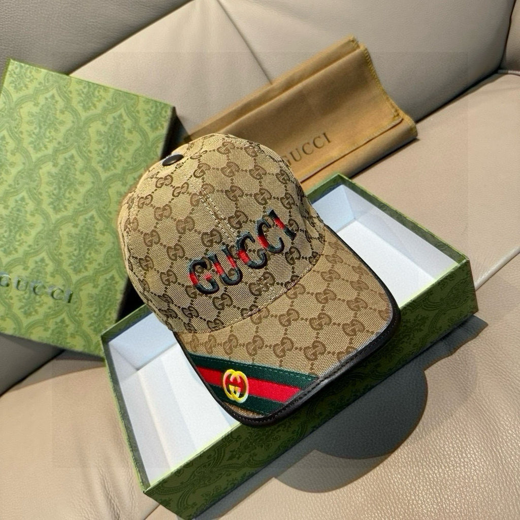 Gucci GG baseball cap, beige canvas with red-green Web stripe and embroidered logo