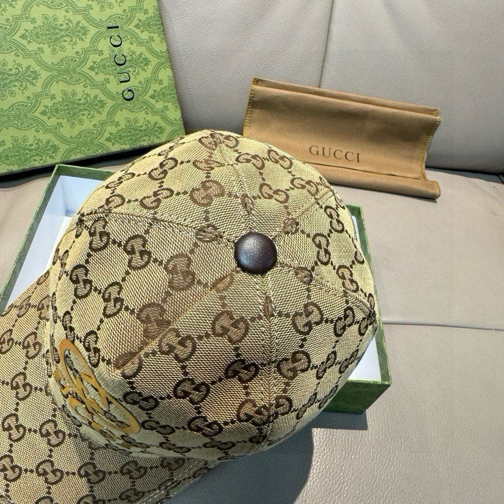Tan GG-print baseball cap with round button top detail
