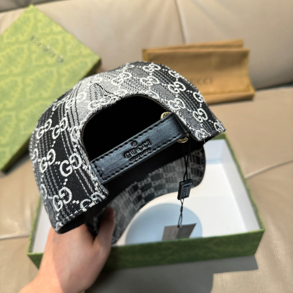 Gucci GG-print cap with adjustable leather strap and buckle, black and white