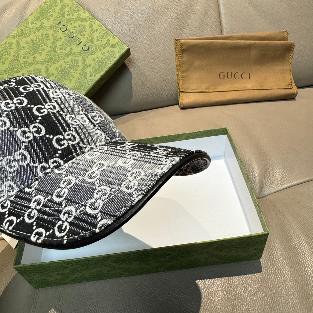 Gucci GG-print cap, side profile with stitched brim, black and white
