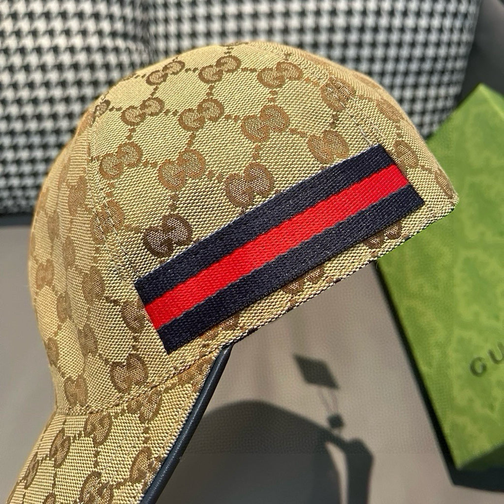 Gucci baseball cap in beige GG monogram canvas, side stripe patch detail