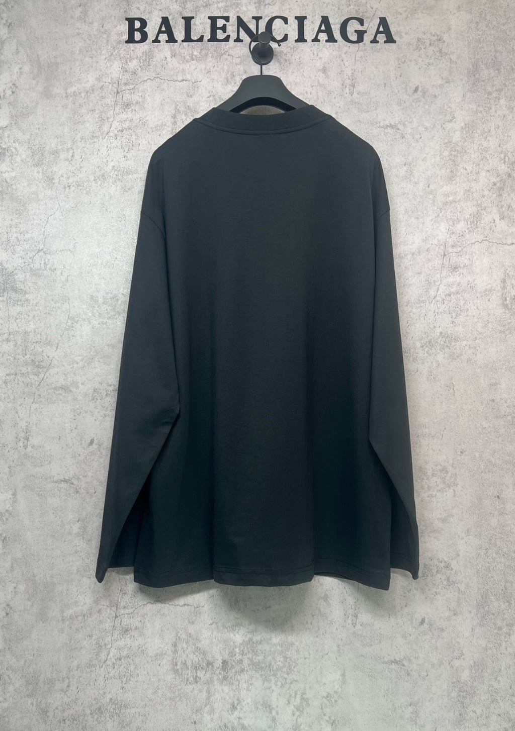 Black long-sleeve shirt, plain back with crew neck
