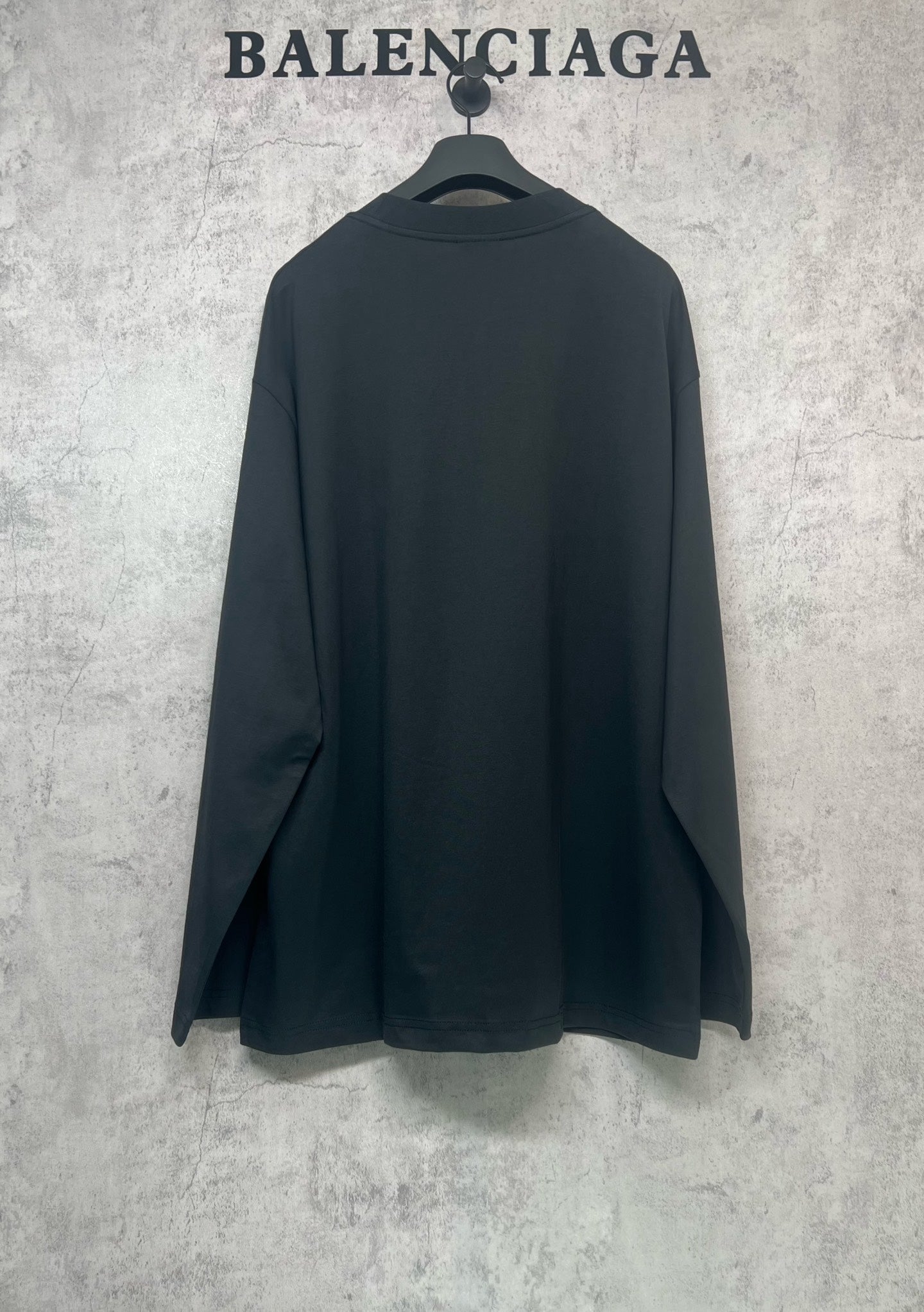 Black long-sleeve shirt, plain back with crew neck
