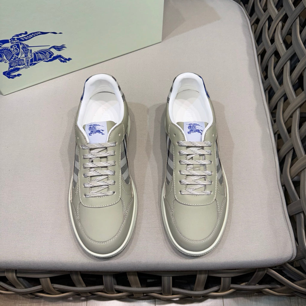 Burberry low-top sneakers in light beige with blue laces and side check panel