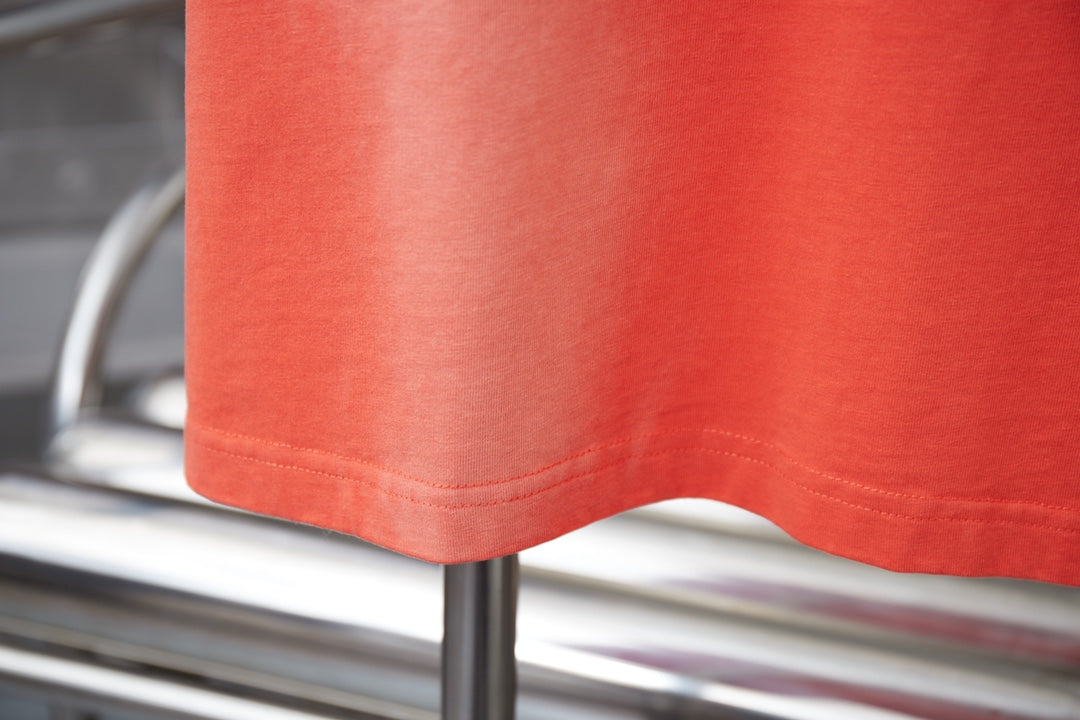Coral short-sleeve T-shirt with curved hem