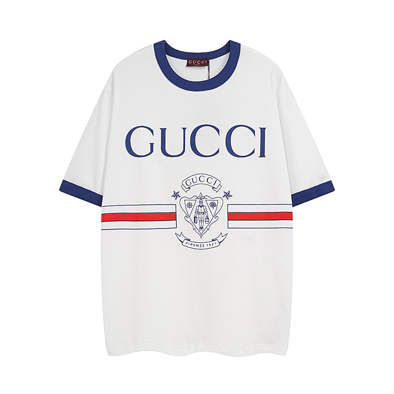 White short-sleeve T-shirt with navy ribbed collar, GUCCI logo and crest print