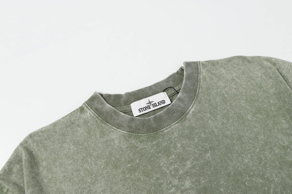 Short-sleeve T-shirt in sage green with crew neck and brand neck label