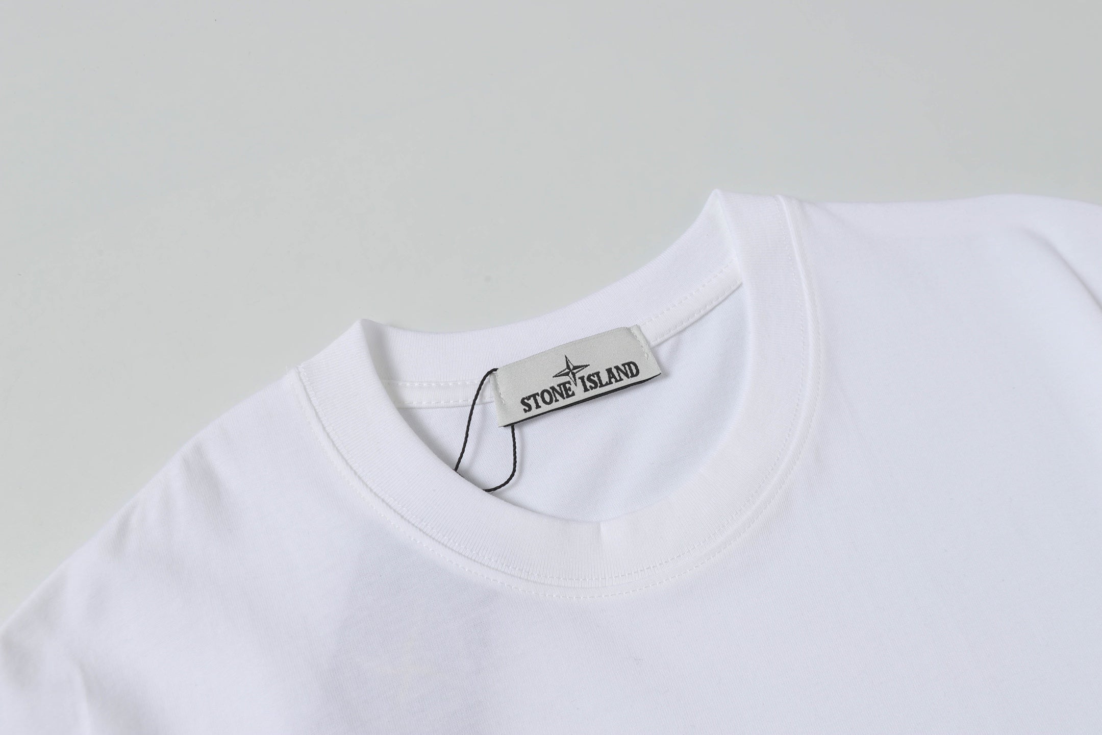 White Stone Island T-shirt crew neck with inner brand label.