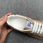 Burberry beige sneaker interior view, white lining and laces