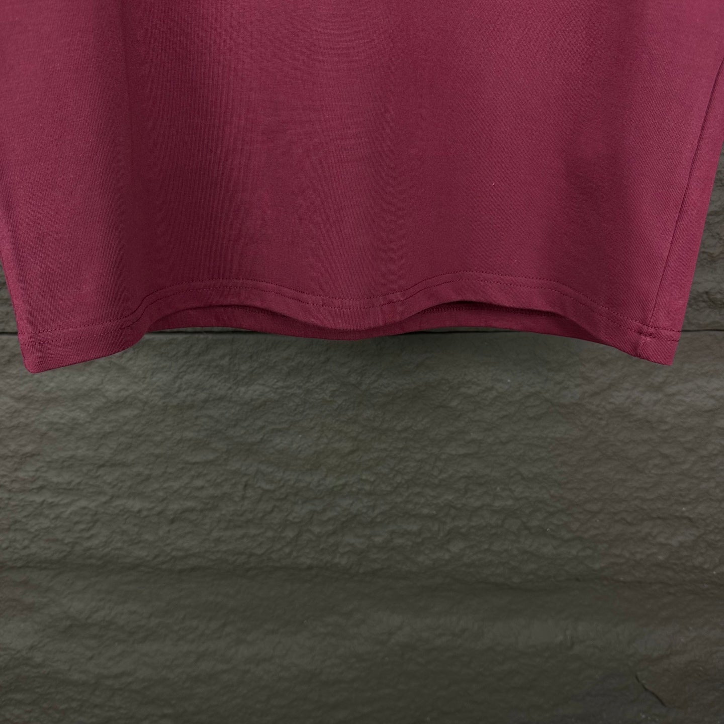 Maroon short-sleeve T-shirt with straight hem and slight drape