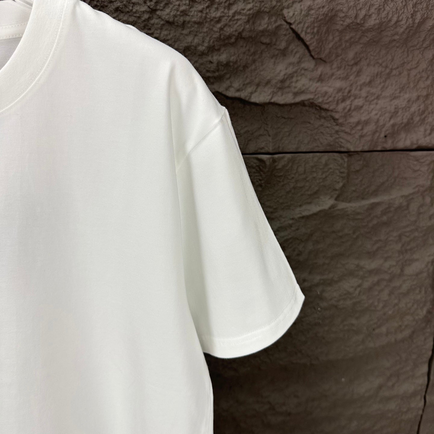 Prada short-sleeve T-shirt sleeve and side seam in white