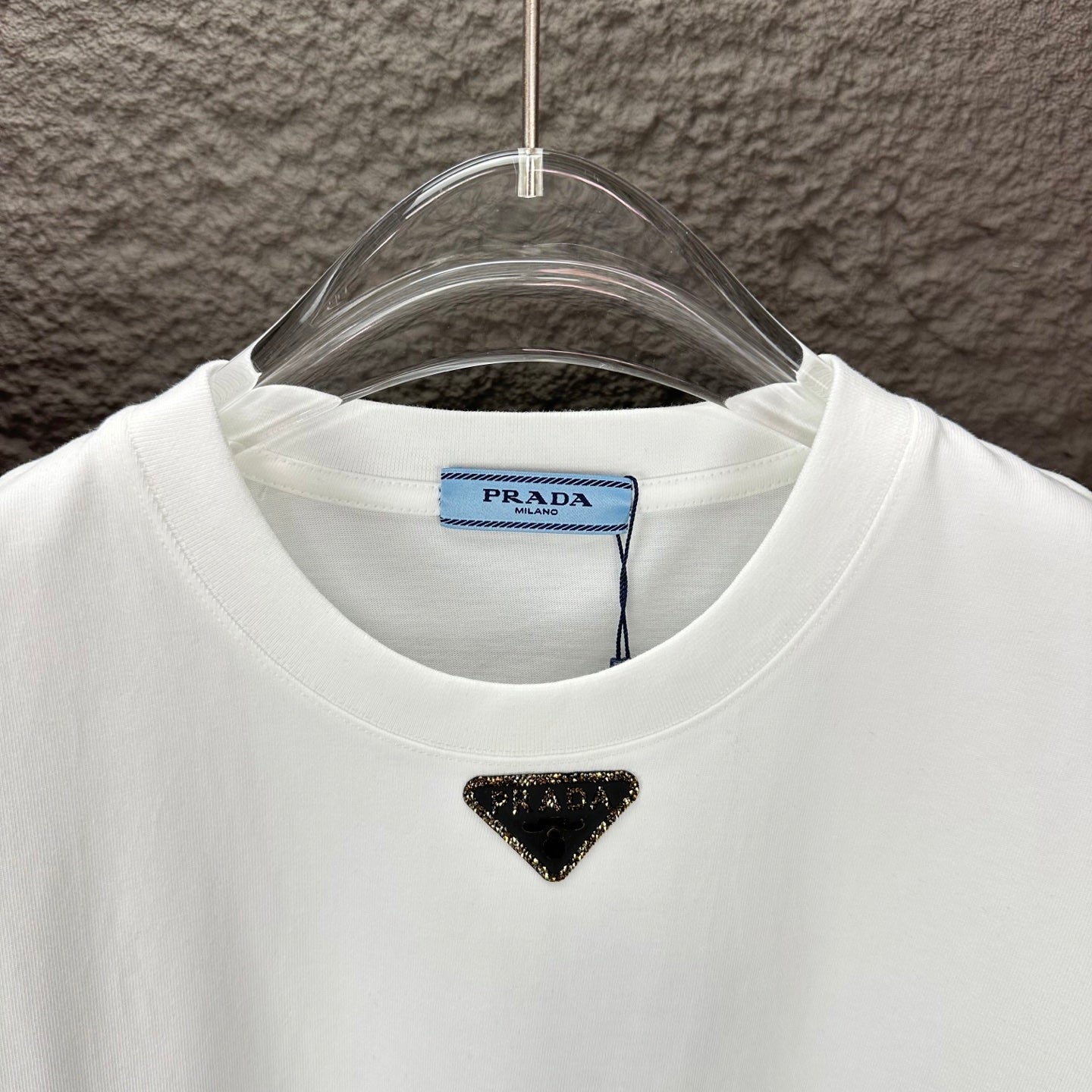 Prada short-sleeve T-shirt collar with triangle logo and blue brand label