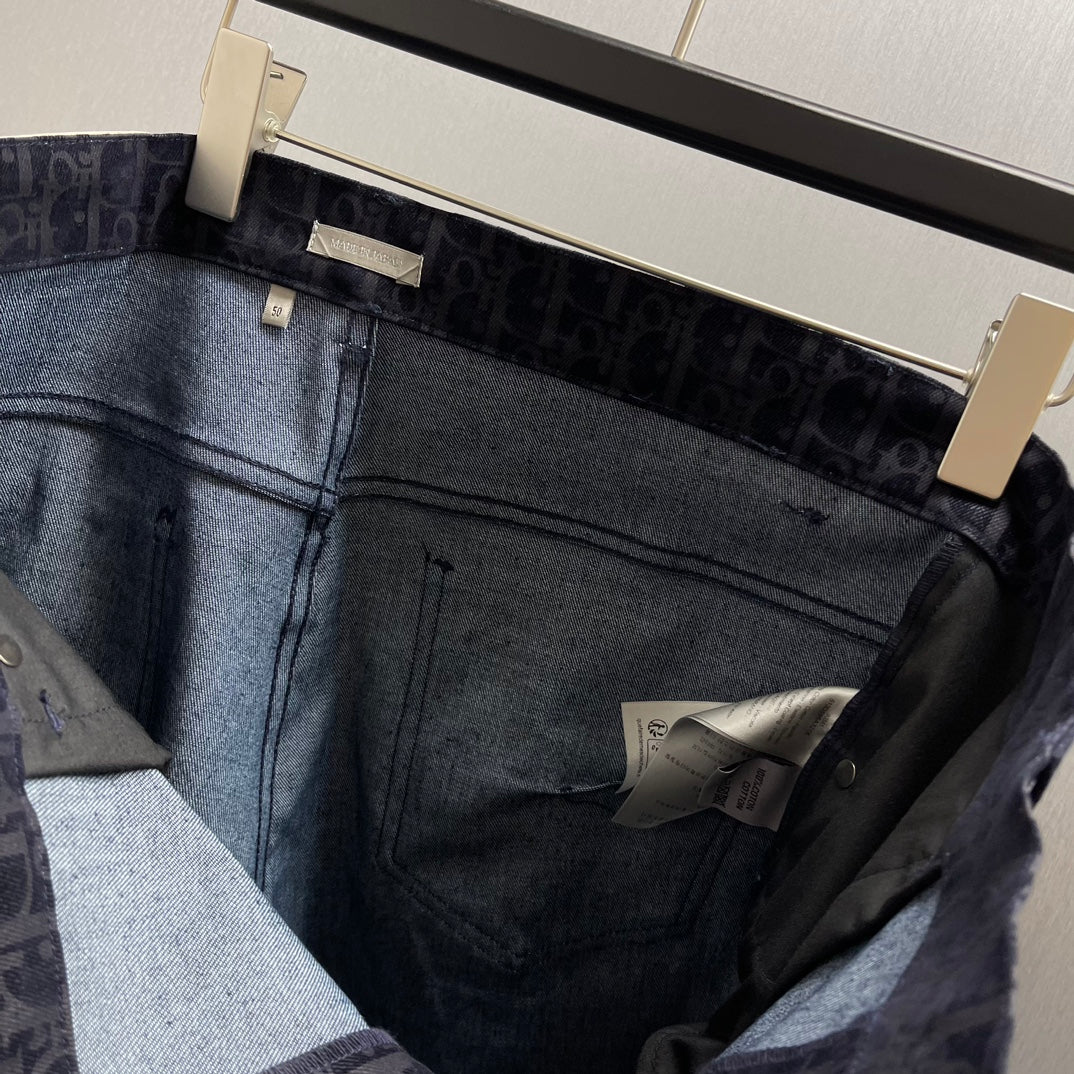 Dior shorts interior with pocket and dark waistband