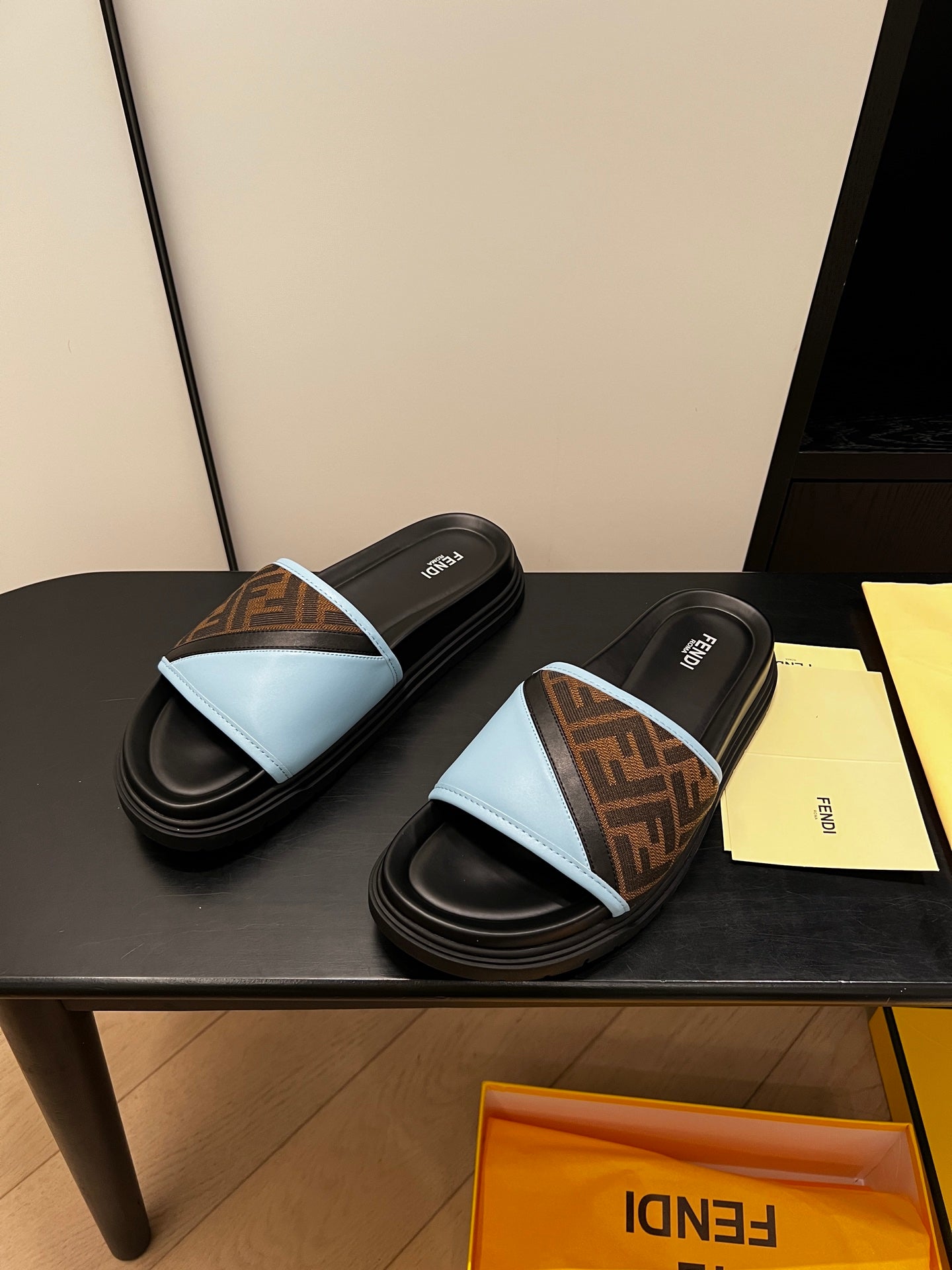 Luxury Shoes Fendi Sandals