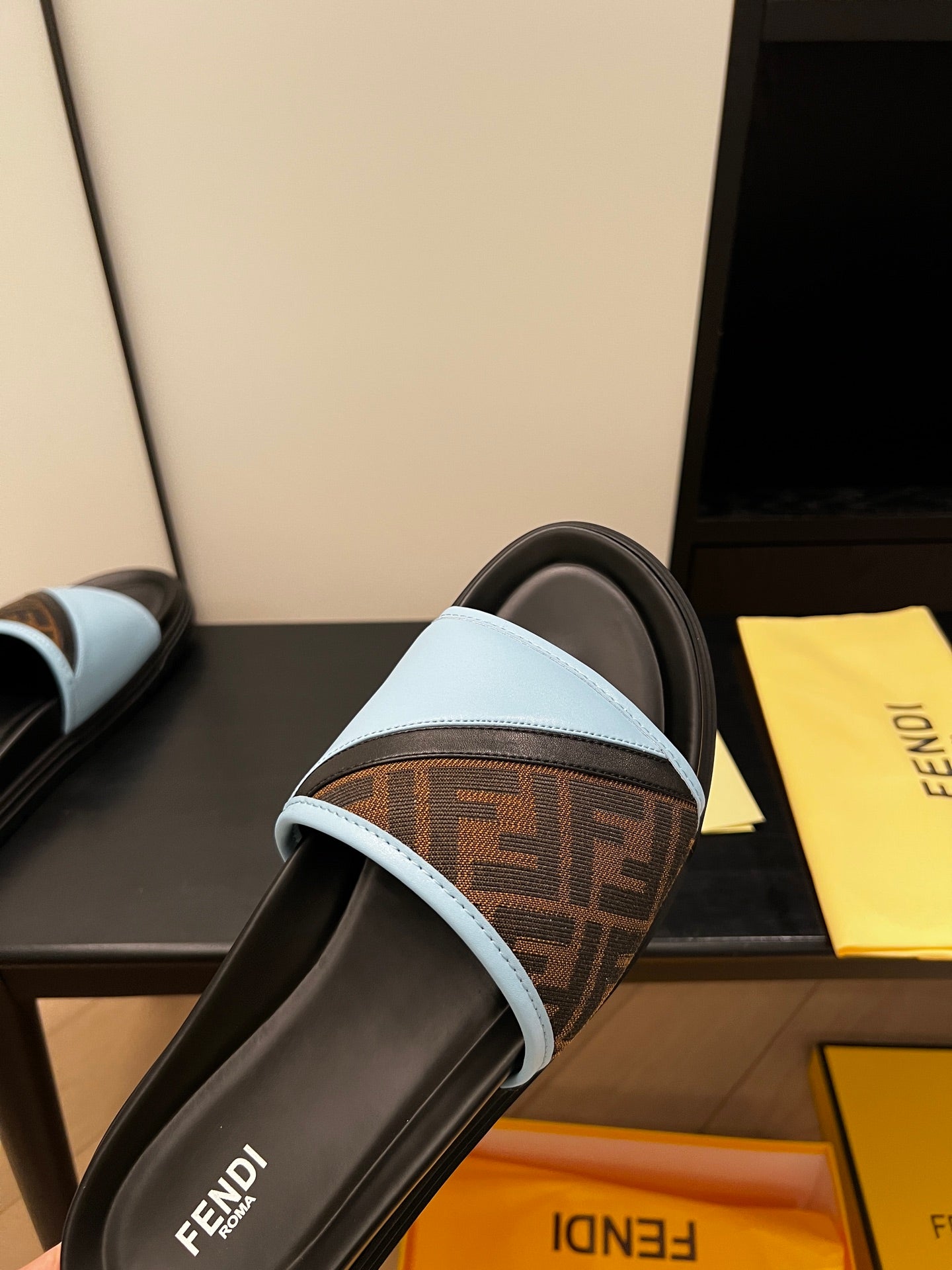 Luxury Shoes Fendi Sandals