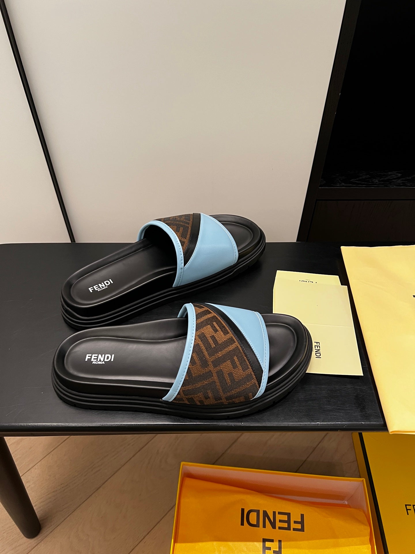 Luxury Shoes Fendi Sandals