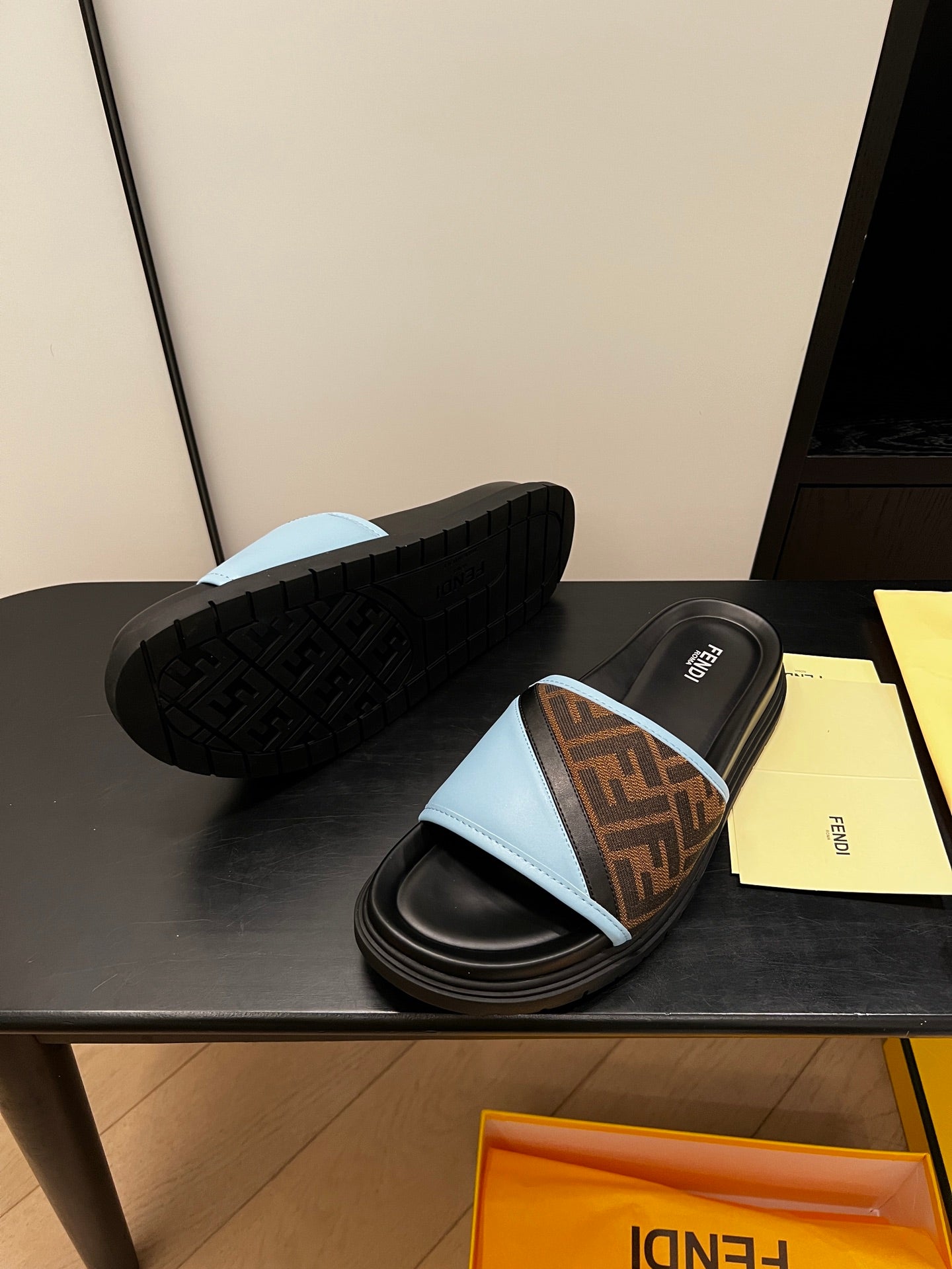 Luxury Shoes Fendi Sandals