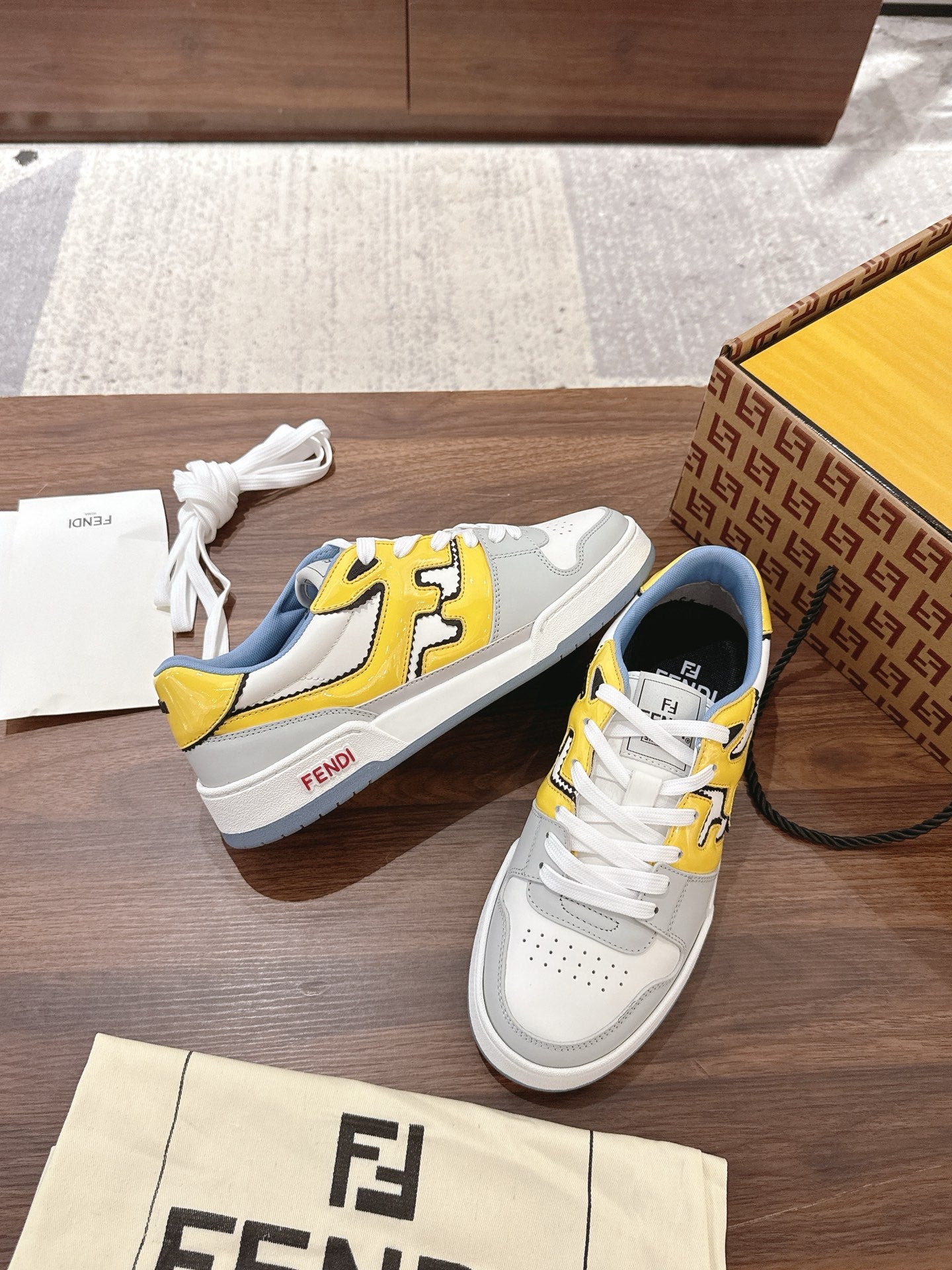 Luxury Shoes Fendi Unisex