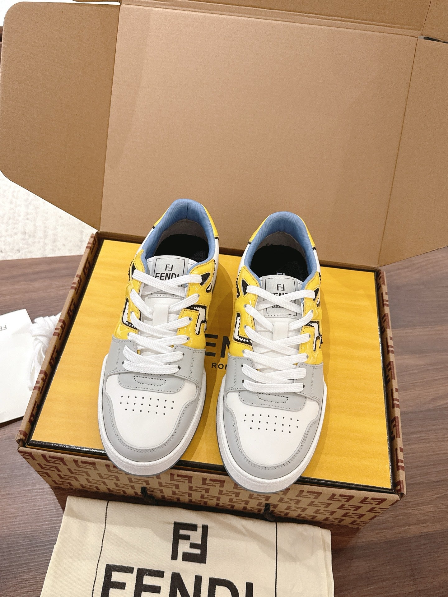 Luxury Shoes Fendi Unisex