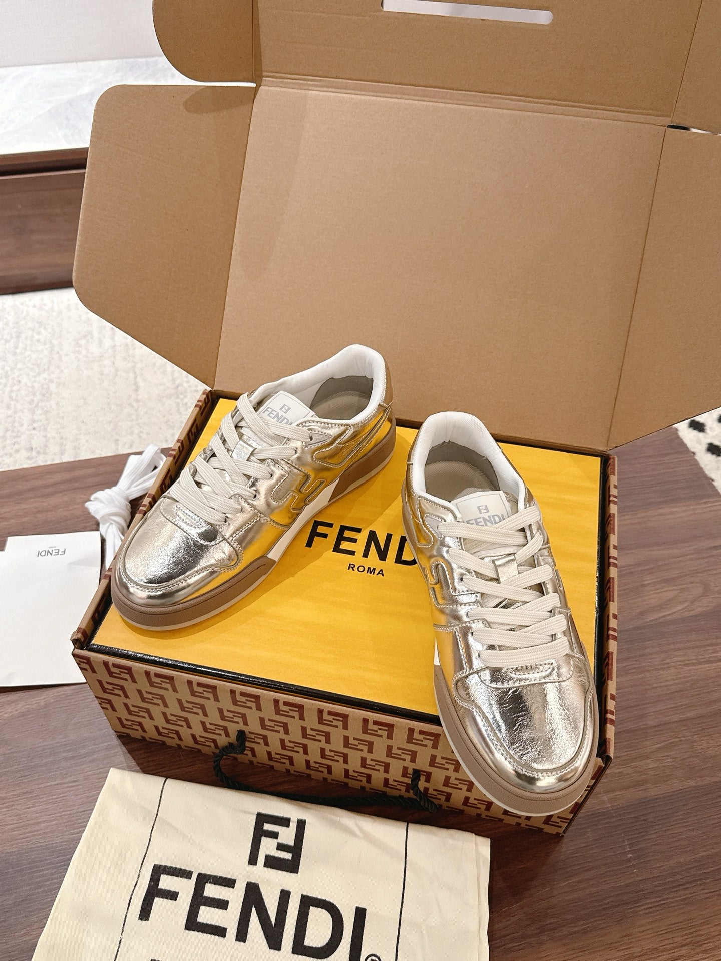 Luxury Shoes Fendi Unisex