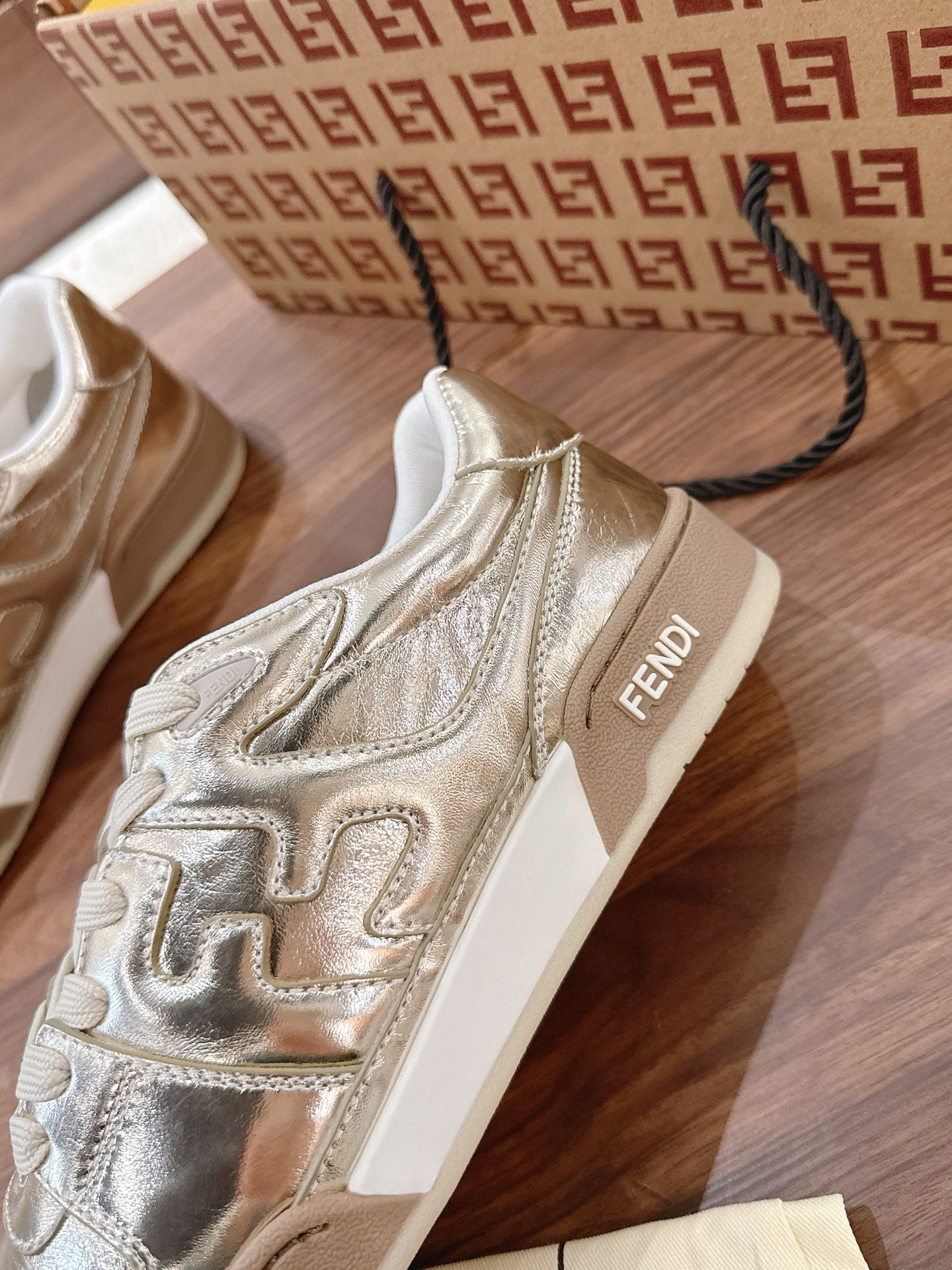 Luxury Shoes Fendi Unisex