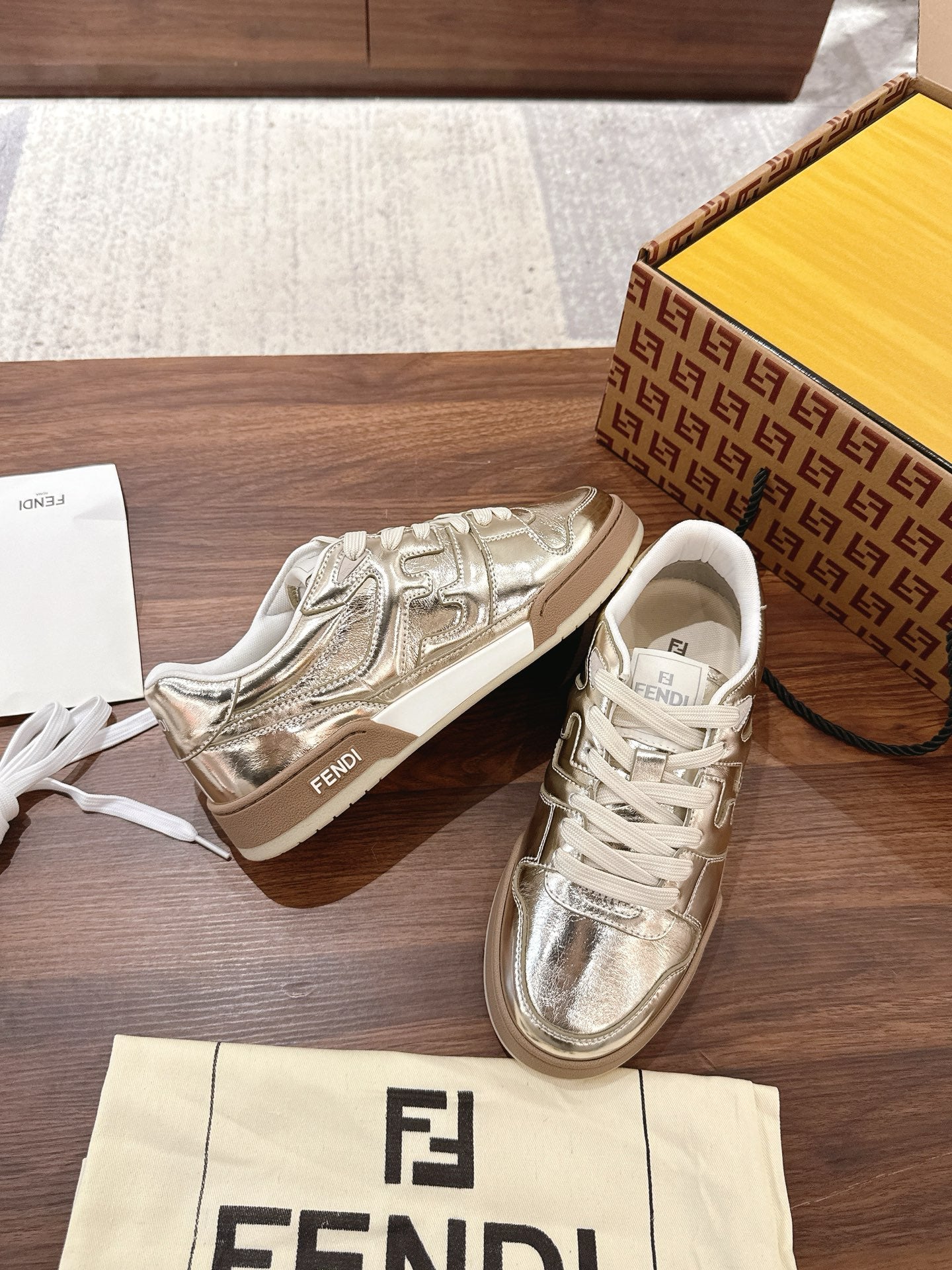 Luxury Shoes Fendi Unisex