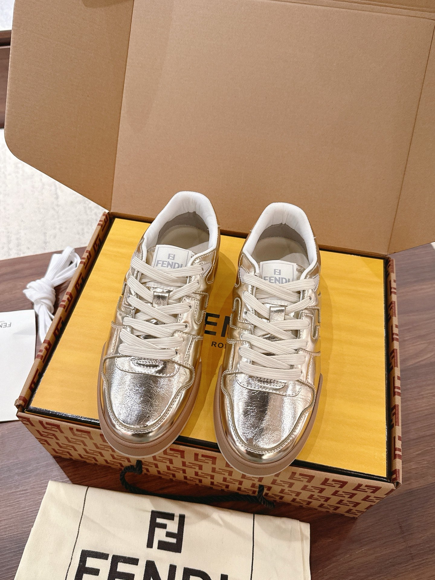 Luxury Shoes Fendi Unisex