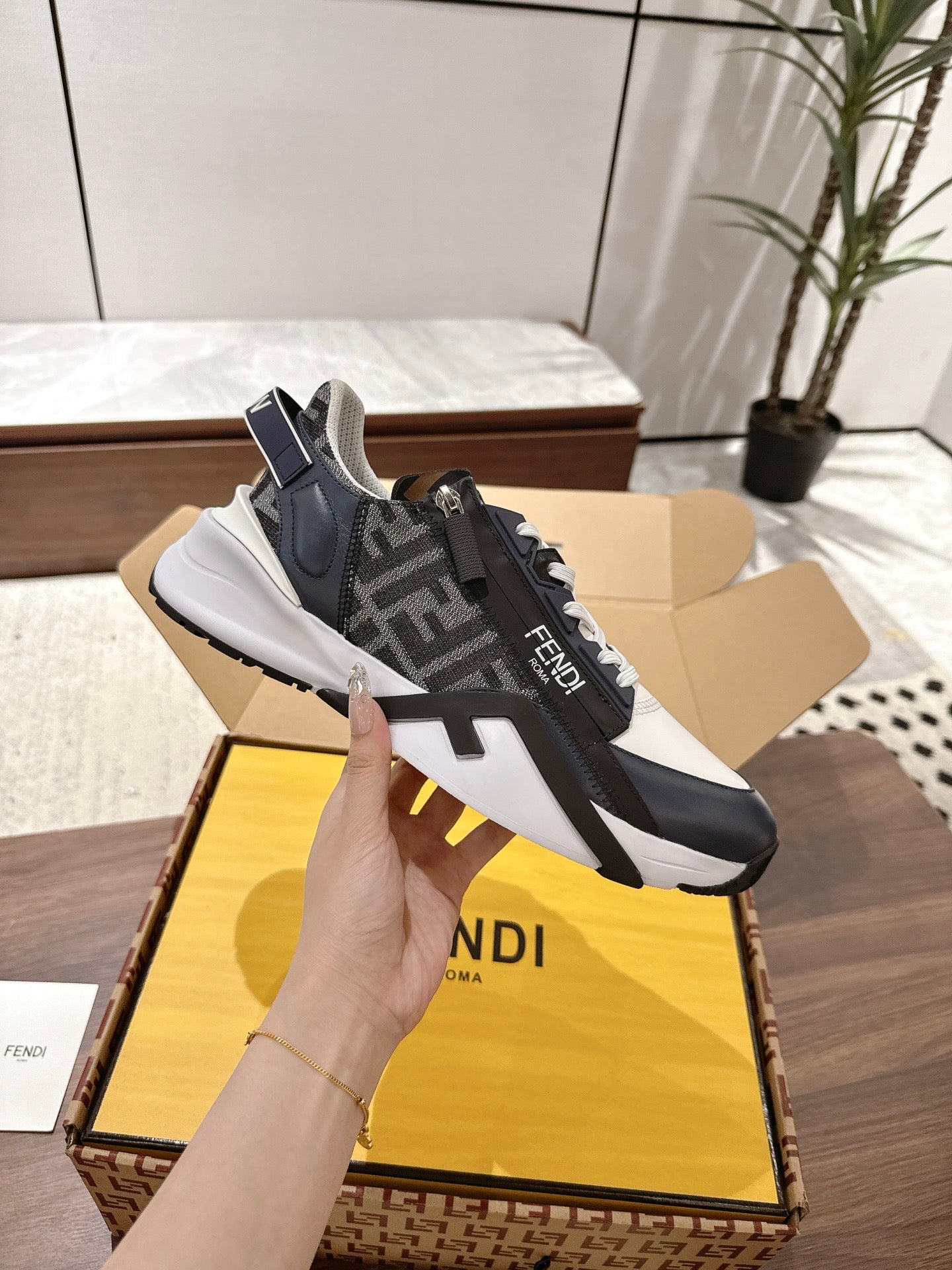 Luxury Shoes Fendi Unisex