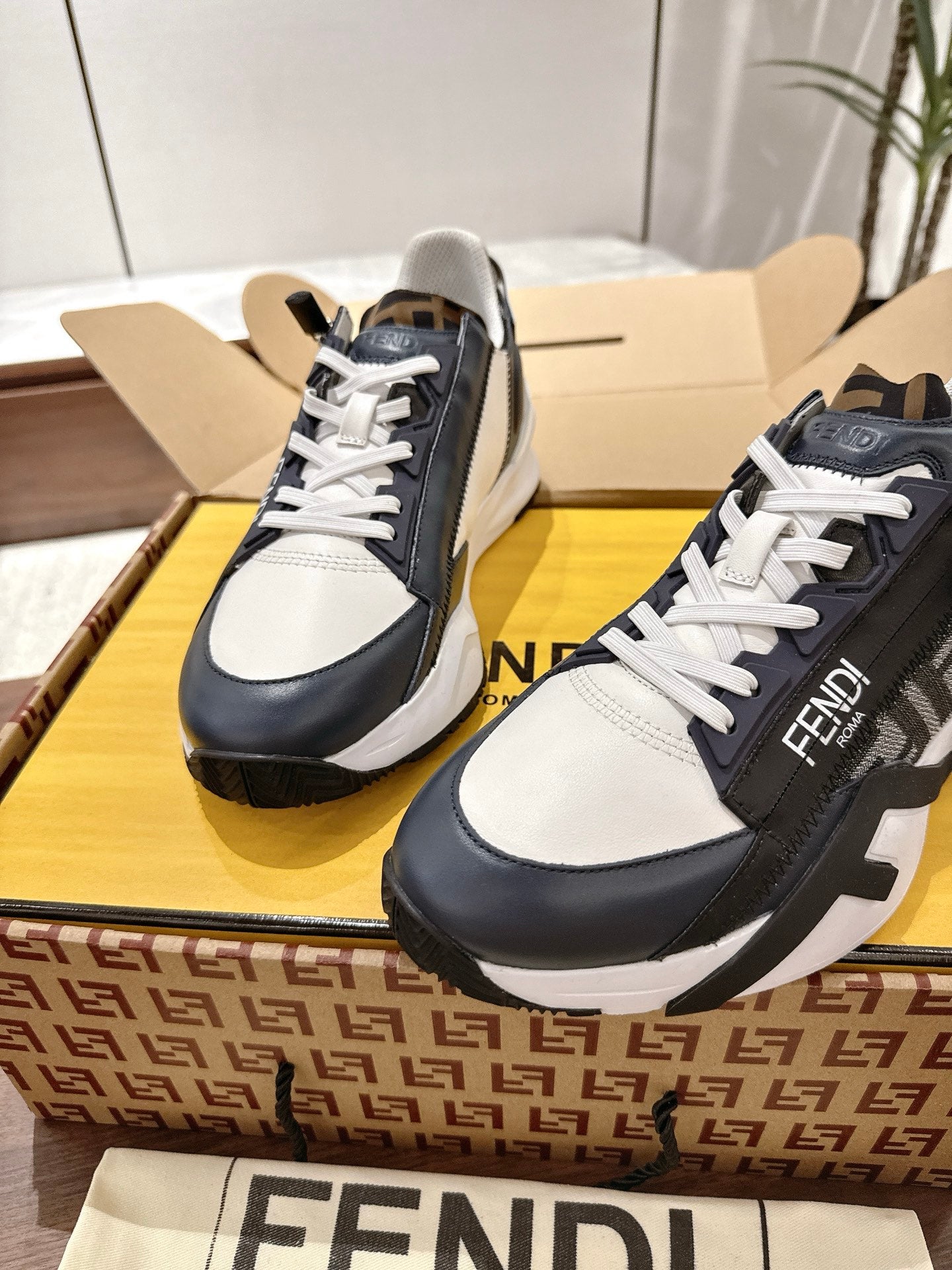 Luxury Shoes Fendi Unisex