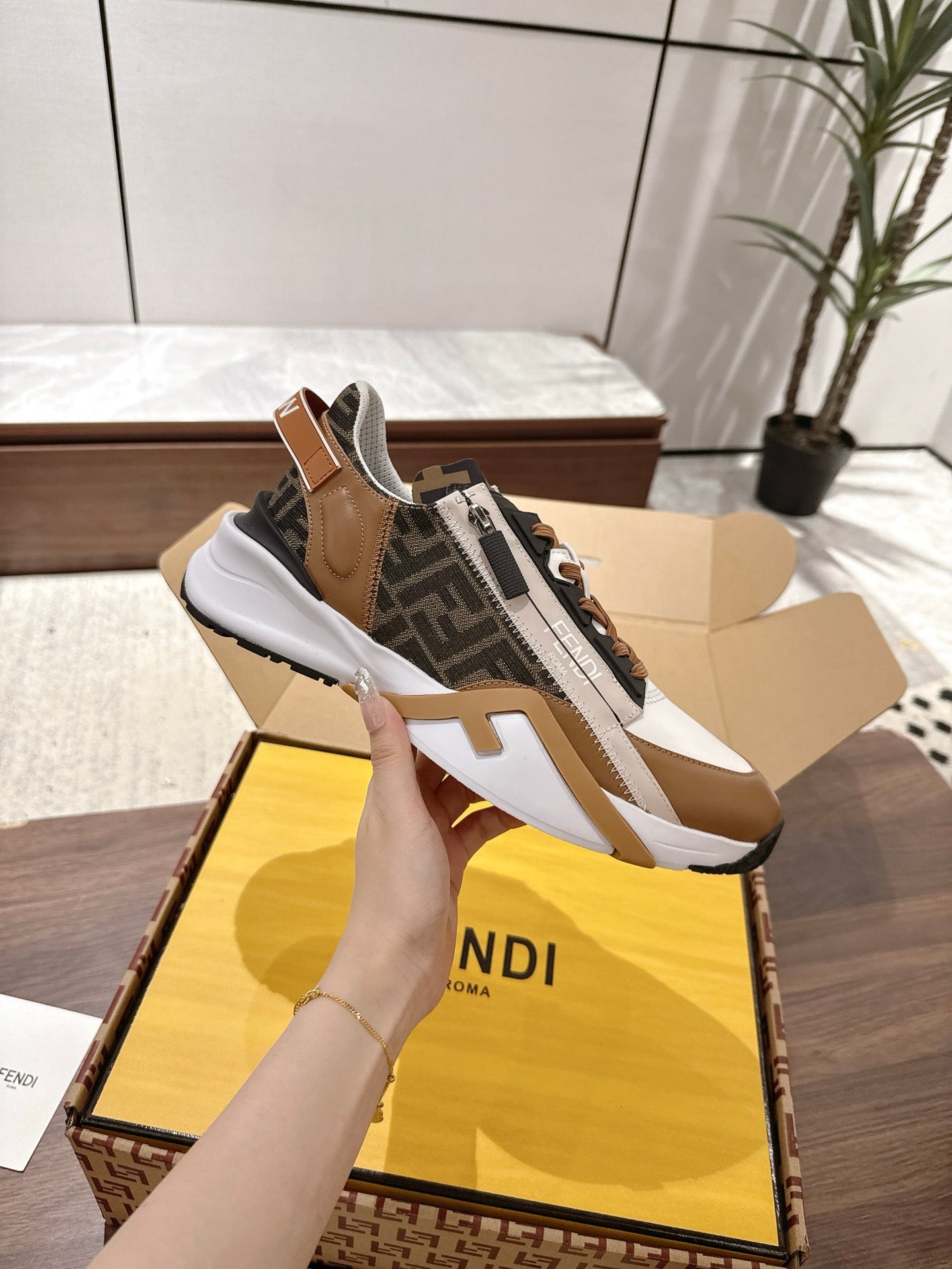Luxury Shoes Fendi Unisex