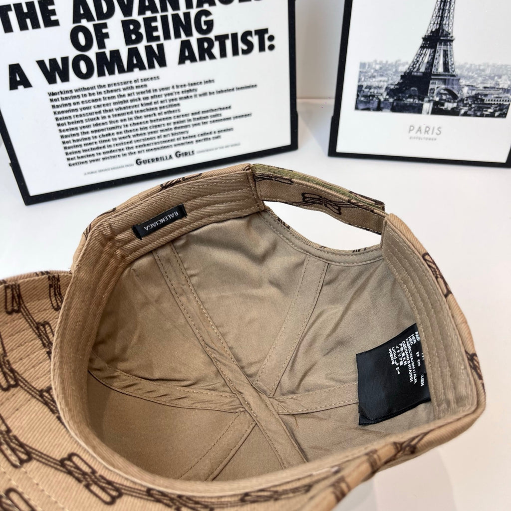 Beige cap interior with label patch and quilted seams; exterior shows chain pattern