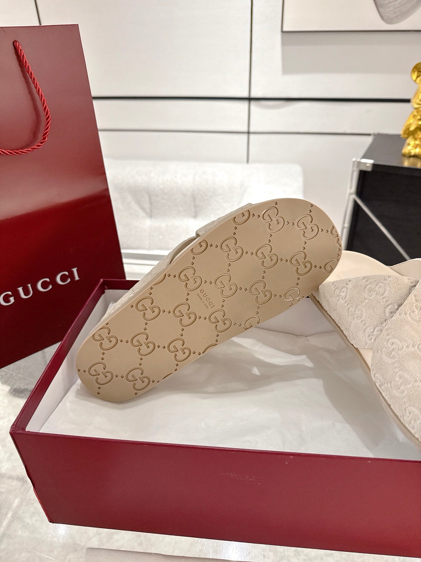 Gucci slide sandal outsole in beige with patterned texture and open-toe strap