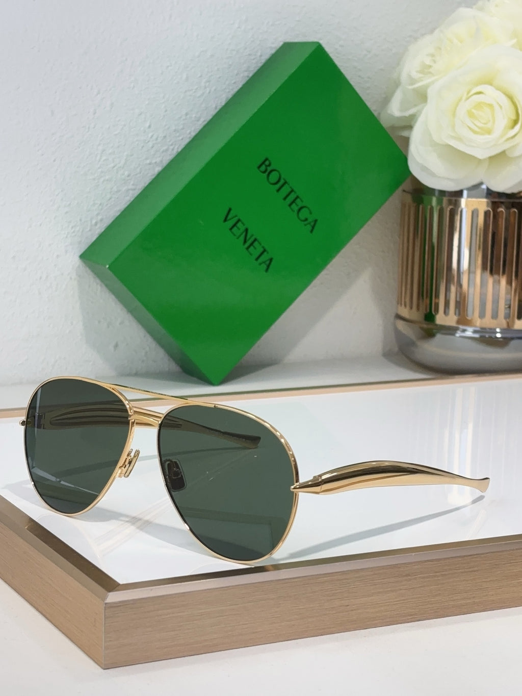 Bottega Veneta sunglasses with gold metal frame and dark green lenses
