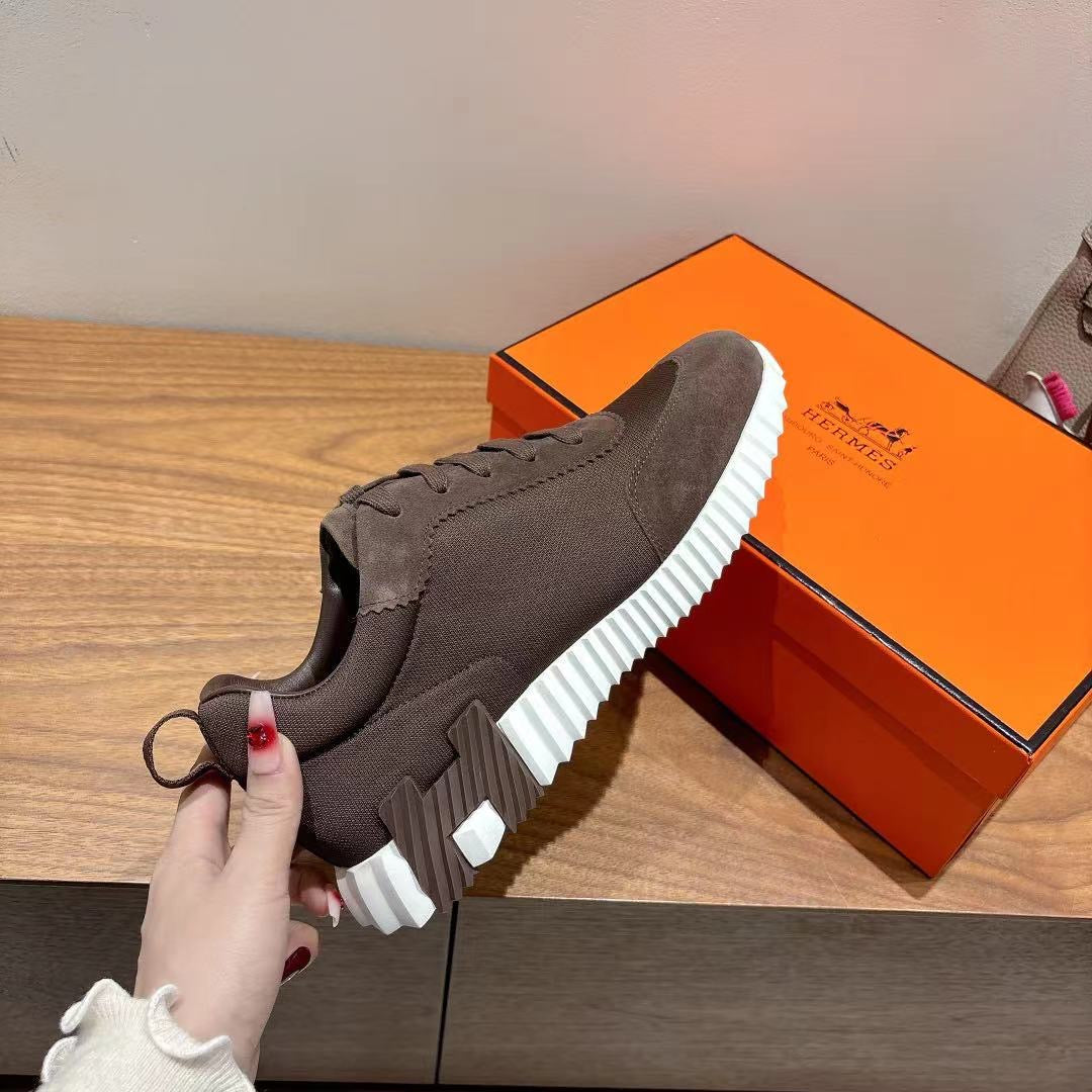 Grey suede lace-up sneaker with white ribbed sole and rounded toe, Hermes