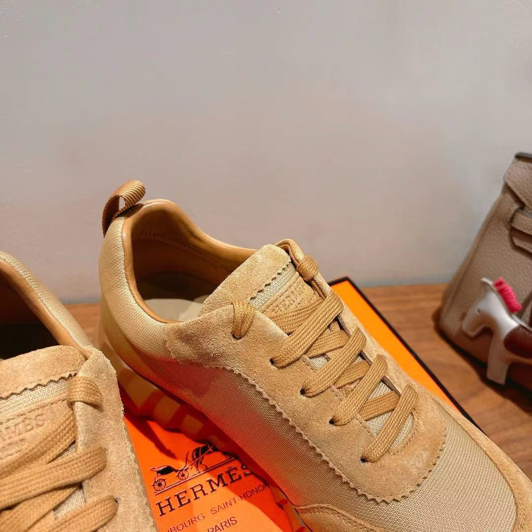 Hermes unisex beige lace-up sneakers, close-up of lace-up panel and heel collar