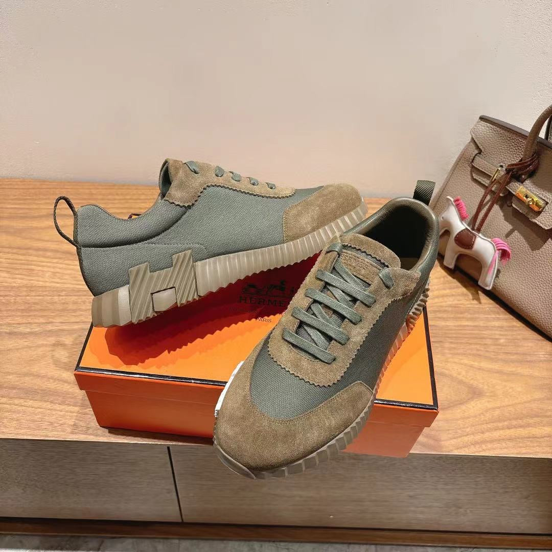 Unisex sneakers, blue-gray suede and mesh, lace-up with contrast sole