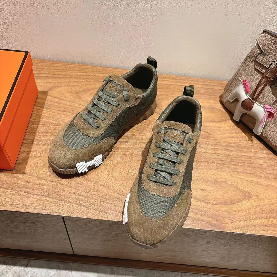 Unisex sneakers with blue-gray fabric and suede panels, lace-up, chunky sole