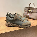 Unisex sneakers in blue-gray suede and mesh, lace-up, ridged sole