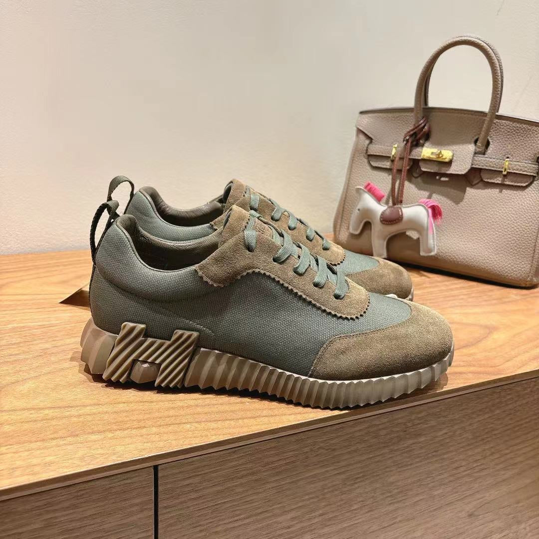 Unisex sneakers in blue-gray suede and mesh, lace-up, ridged sole