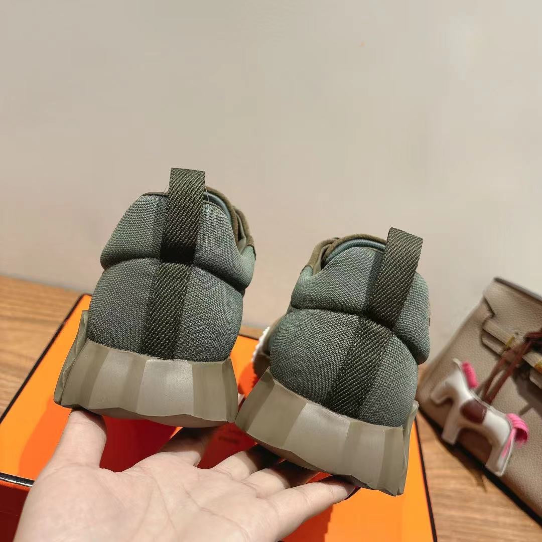 Unisex sneakers heel view, blue-gray upper with cushioned back and chunky outsole