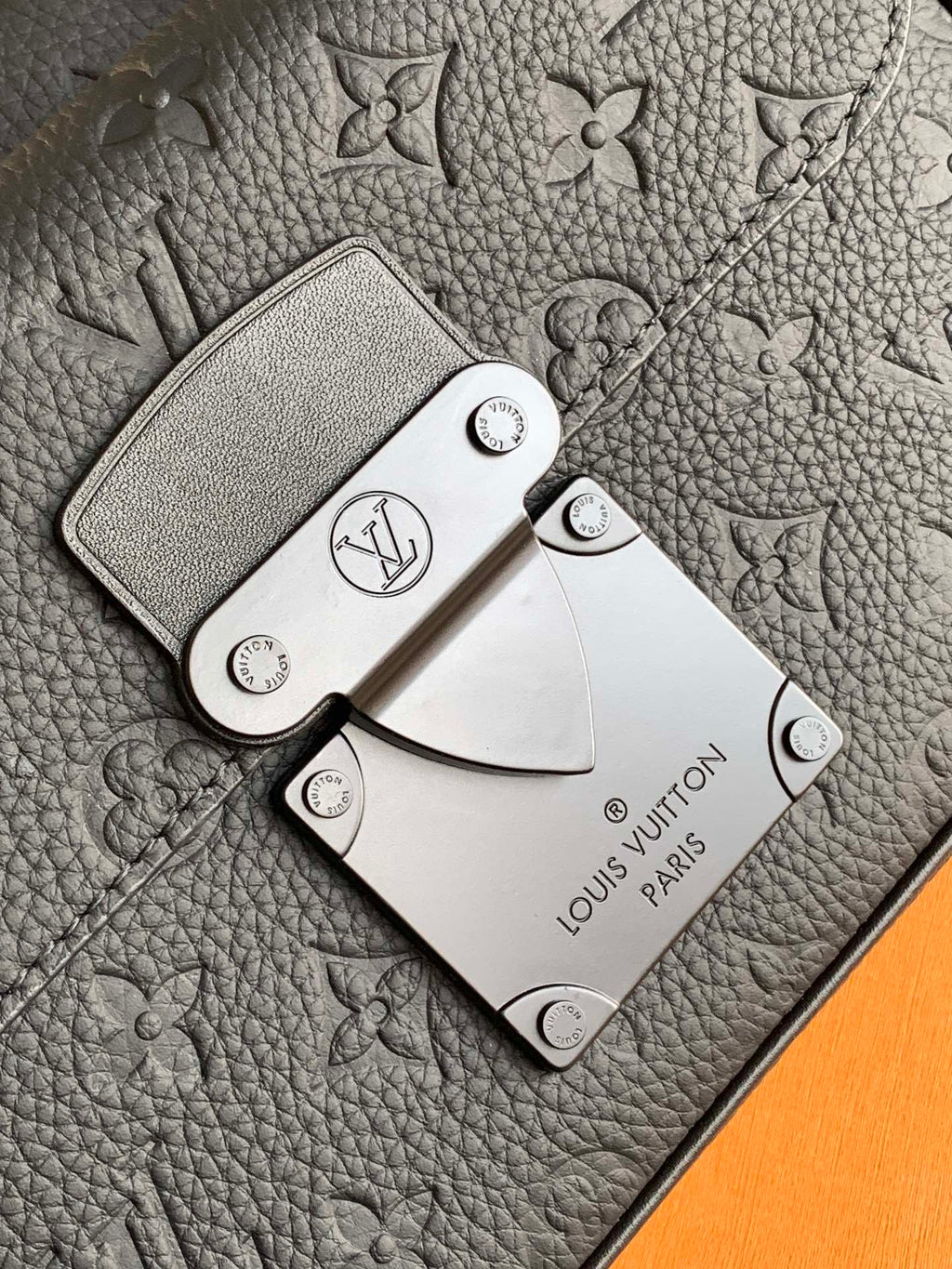 Louis Vuitton monogram leather card holder with snap and white Louis Vuitton Paris label