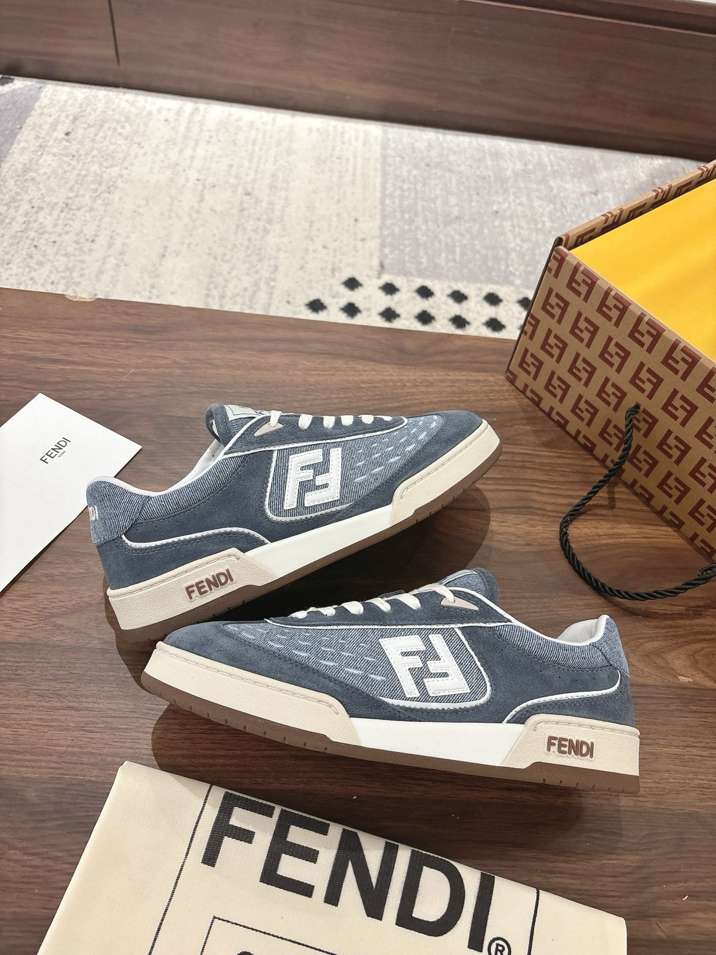 Luxury Shoes Fendi Unisex
