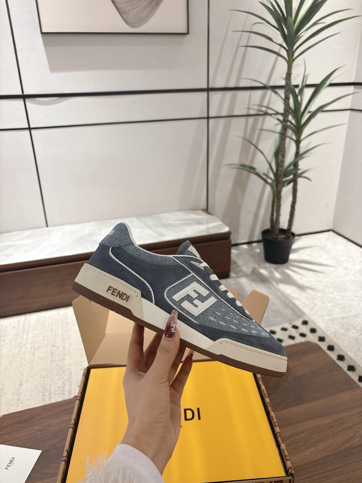 Luxury Shoes Fendi Unisex