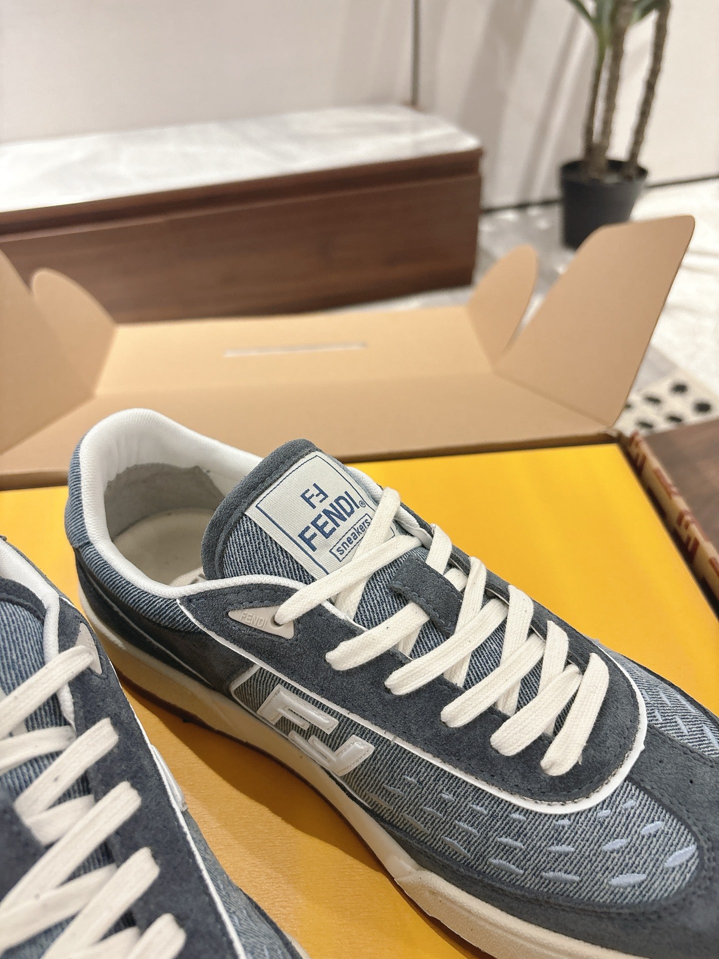 Luxury Shoes Fendi Unisex