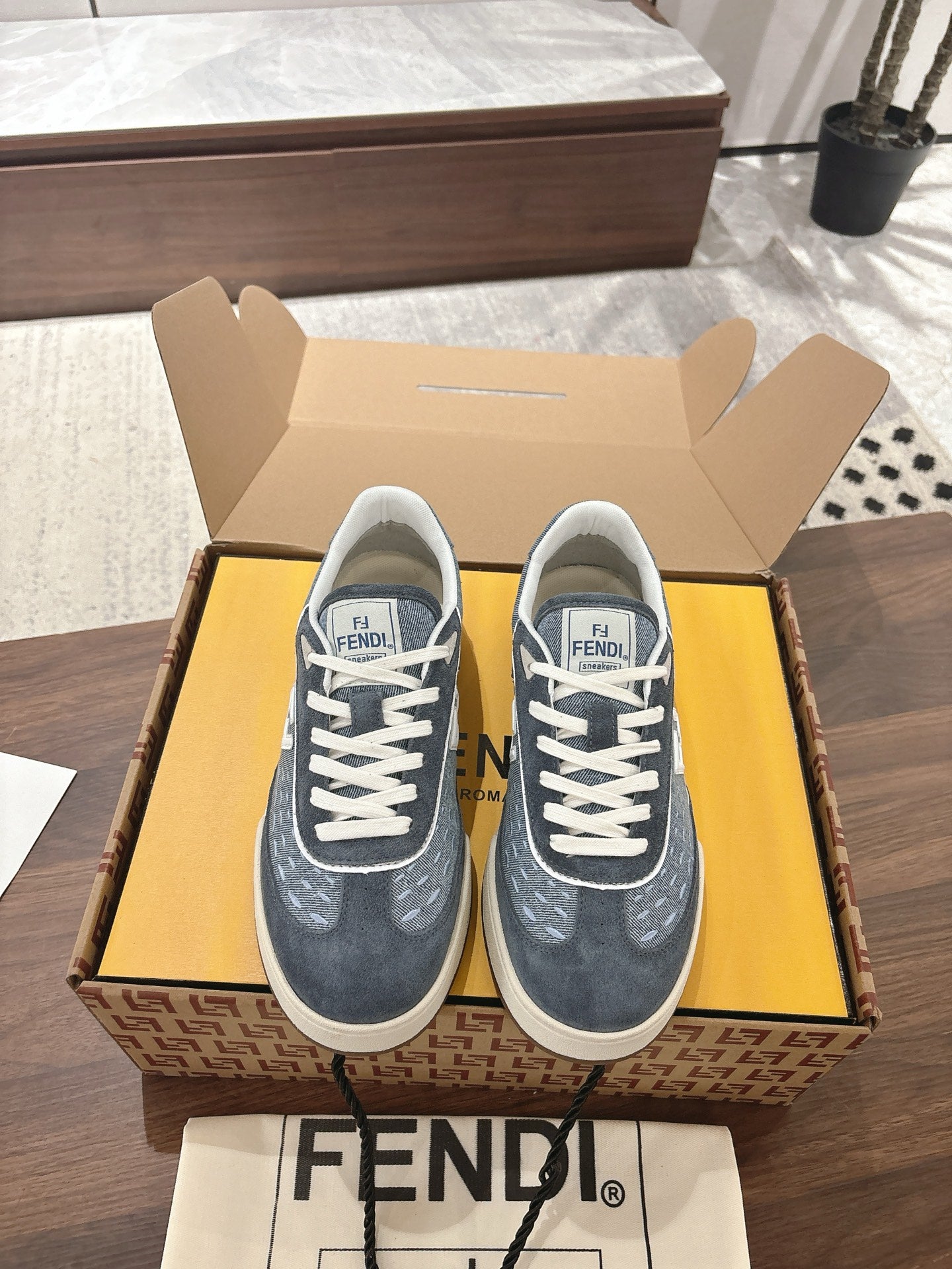 Luxury Shoes Fendi Unisex