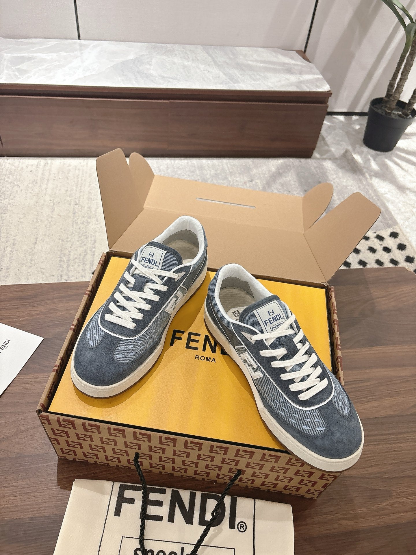 Luxury Shoes Fendi Unisex